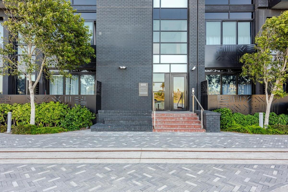 308 Bridgewater One - Two Bedroom With Park Views Apartment *